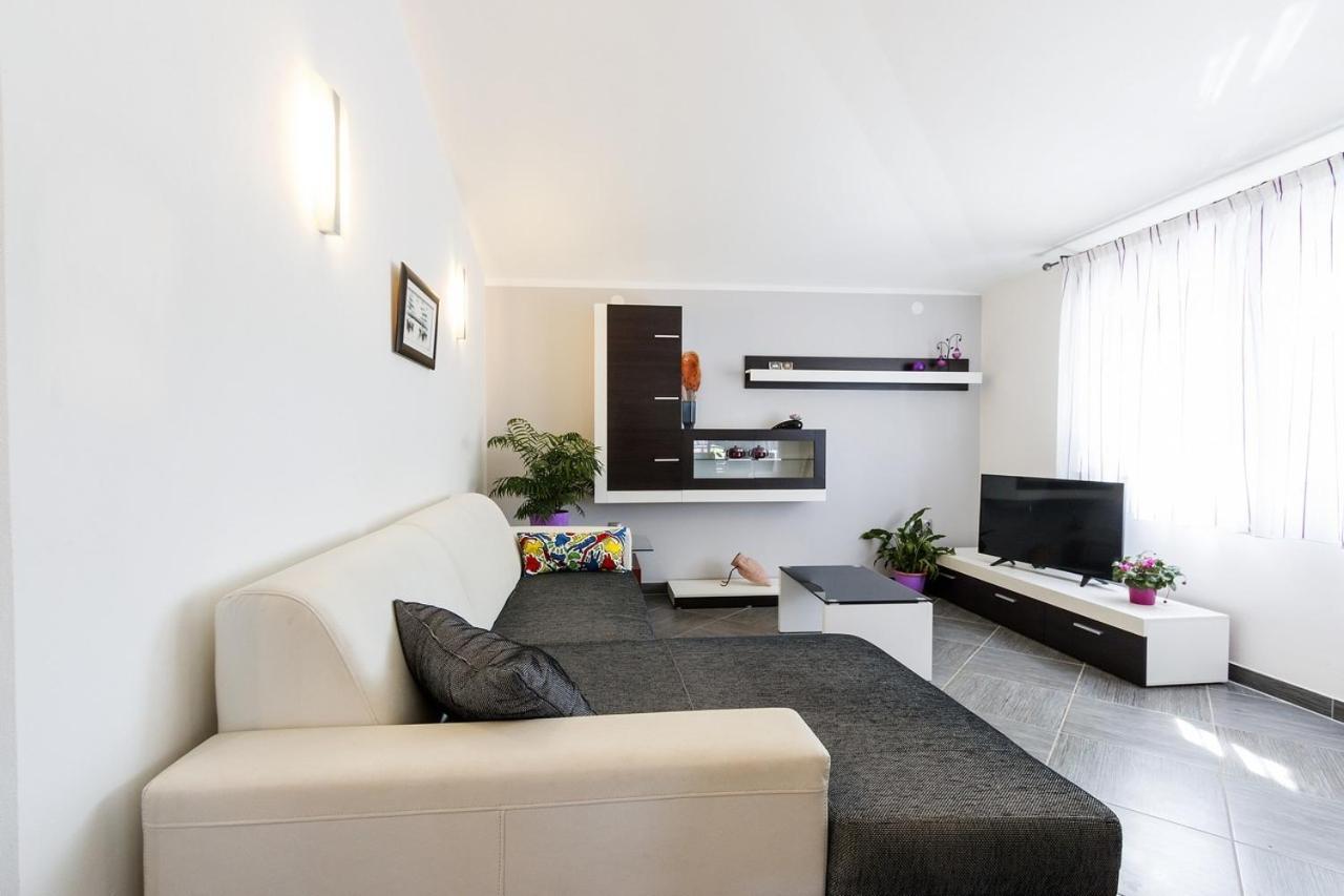 Apartment Carmen Pula Exteriör bild