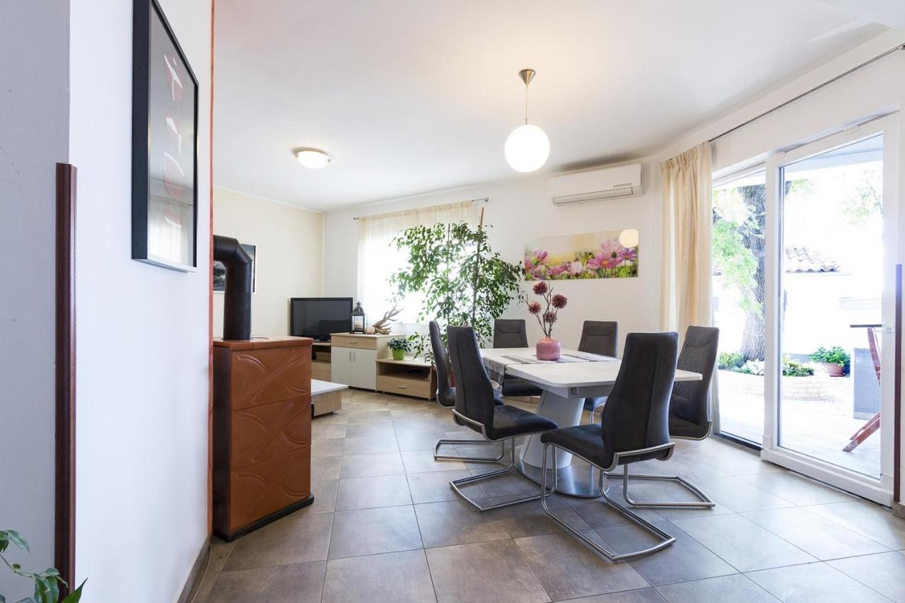 Apartment Carmen Pula Exteriör bild