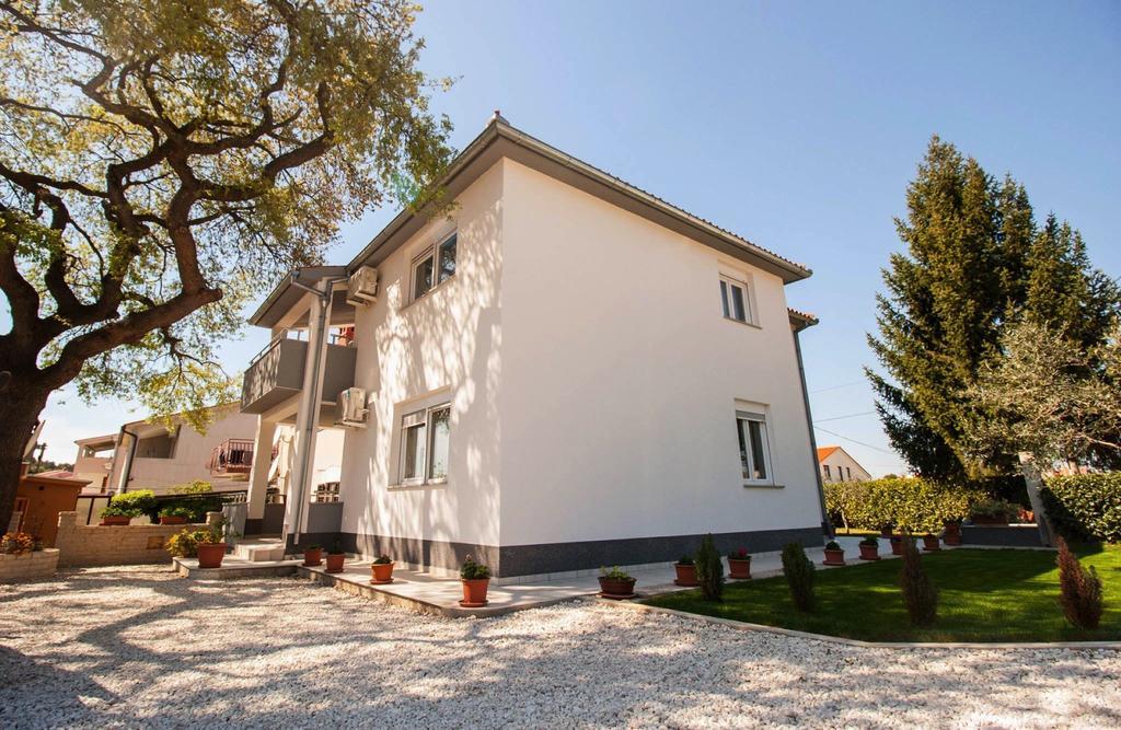 Apartment Carmen Pula Rum bild